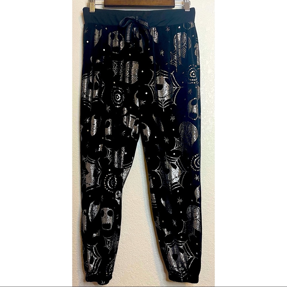 Disney the nightmare before Christmas Black w silver graphics sweatpants small S